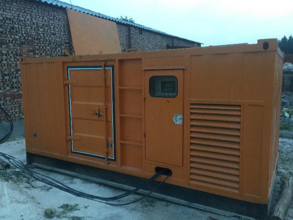 临泽发电机组长期使用中，电缆线的敷设路径有哪些要求？